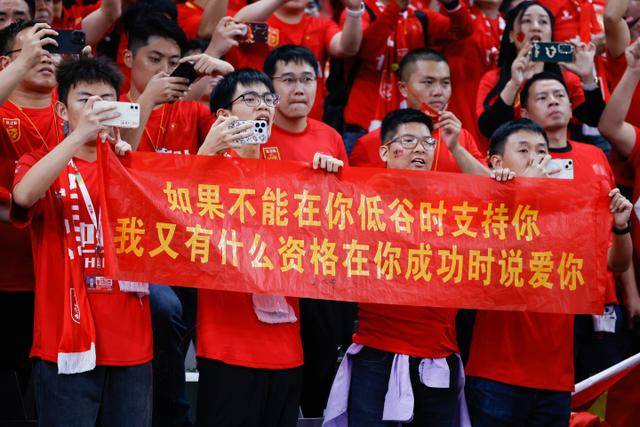 埃奇库姆感慨与詹姆斯共训的兴奋